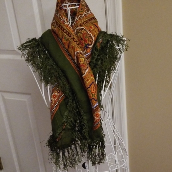 Lovely square scarf - Picture 3 of 8